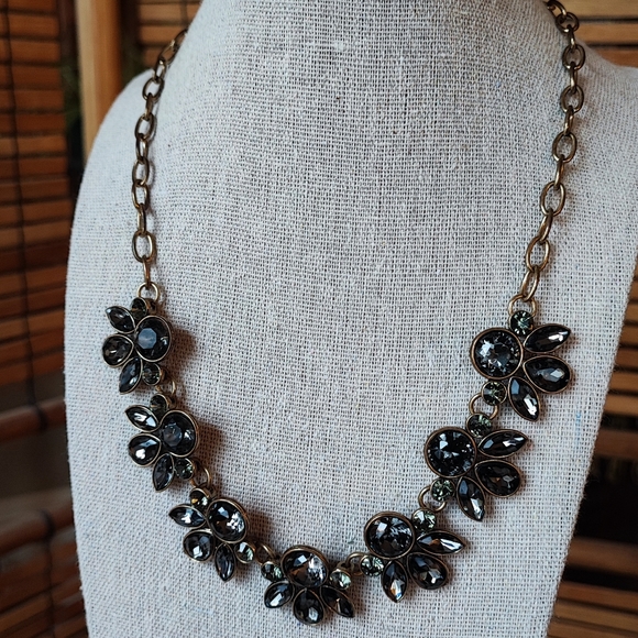 Stella and Ruby Dark Smoke Charcoal Stones Bezel Set Statement Necklace EUC - Picture 1 of 9